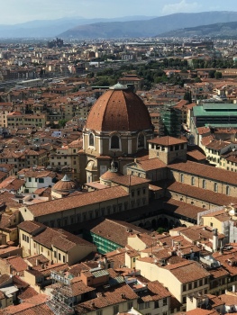 Vue panoramique de la Piazza del Duomo et de Florence
